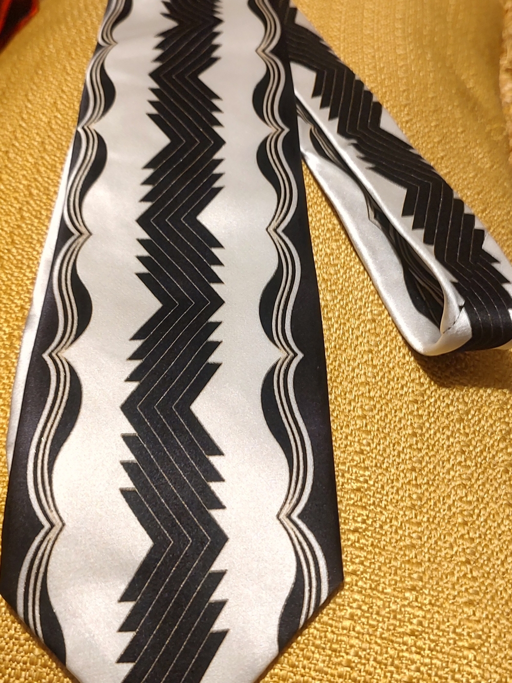Desantis Classic Black & White Geometric Men's Tie